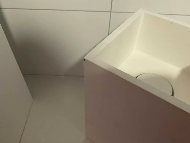 Ink fontein skyscraper polystone zonder kraangat inclusief handdoek uitsparing - afbeelding 6 van  6