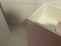 Ink fontein skyscraper polystone zonder kraangat inclusief handdoek uitsparing - afbeelding 6 van  6