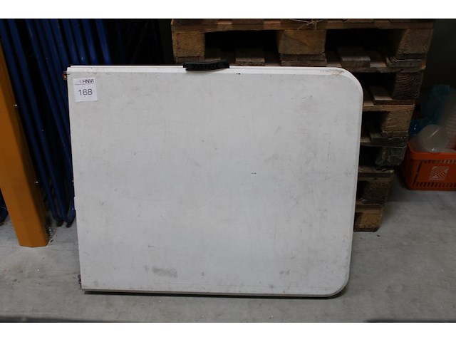 Inklapbare kunststof tafel. afmeting 180 x 75 x circa 75 cm. - afbeelding 1 van  2