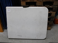 Inklapbare kunststof tafel. afmeting 180 x 75 x circa 75 cm. - afbeelding 1 van  2