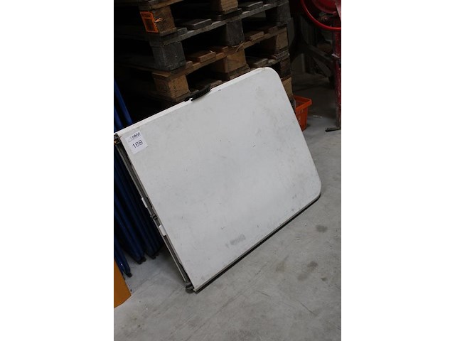 Inklapbare kunststof tafel. afmeting 180 x 75 x circa 75 cm. - afbeelding 2 van  2