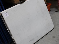 Inklapbare kunststof tafel. afmeting 180 x 75 x circa 75 cm. - afbeelding 2 van  2