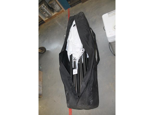 Inklapbare partytent in draagtas. - afbeelding 1 van  3