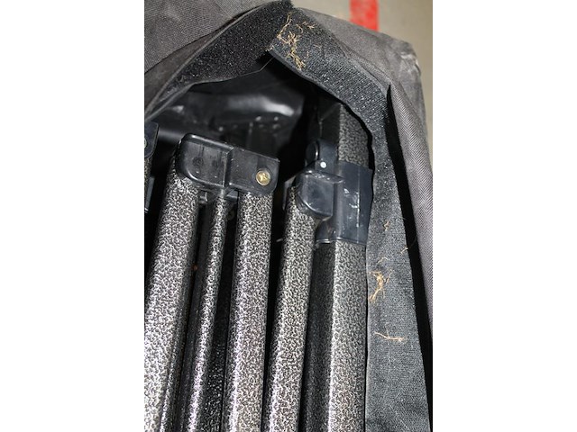 Inklapbare partytent in draagtas. - afbeelding 2 van  3