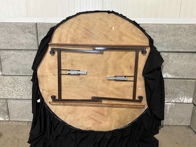 Inklapbare restauranttafel met rok ø 180 cm (10x) - afbeelding 4 van  6