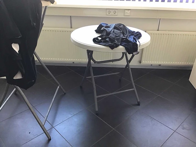 Inklapbare tafels met hoezen (3x) - afbeelding 3 van  3