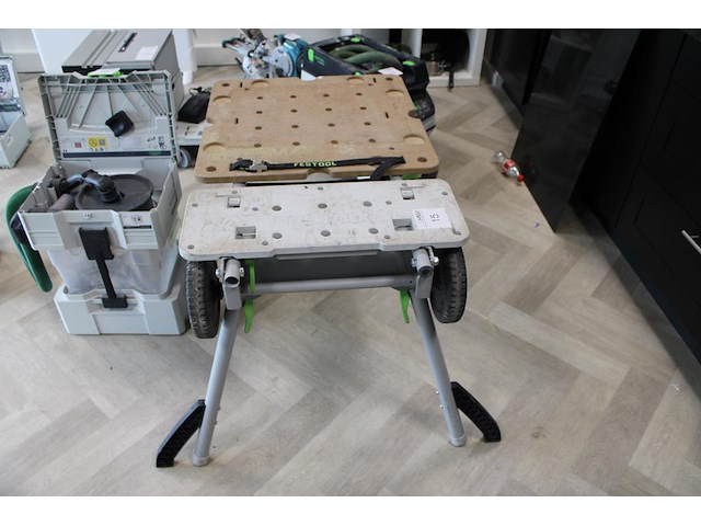 Inklapbare werktafel festool ug-csc-sys met steekwagenfunctie. let op ! onderdeel van combinatiekavel b017 onderdeel van combinatiekavel combinatiekavel festool gereedschappen kavels b013 t/m b016. zaag-en werktafel met afzuiging. - afbeelding 1 van  3