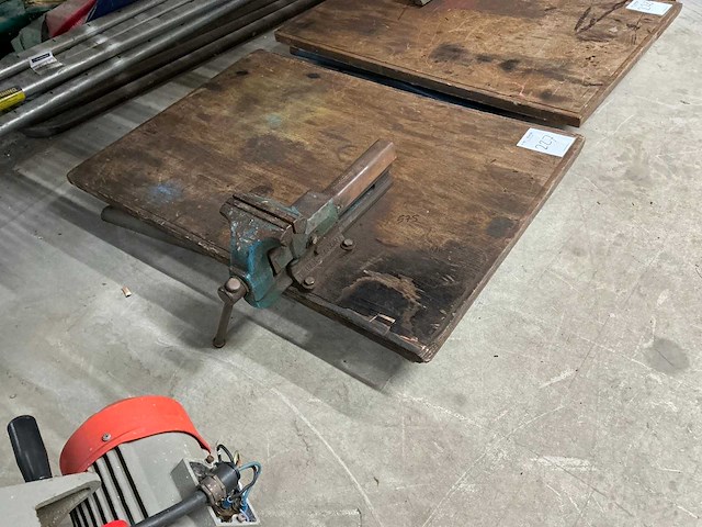Inklapbare werktafel met bankschroef - afbeelding 1 van  3