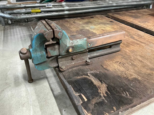 Inklapbare werktafel met bankschroef - afbeelding 2 van  3