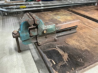 Inklapbare werktafel met bankschroef - afbeelding 2 van  3