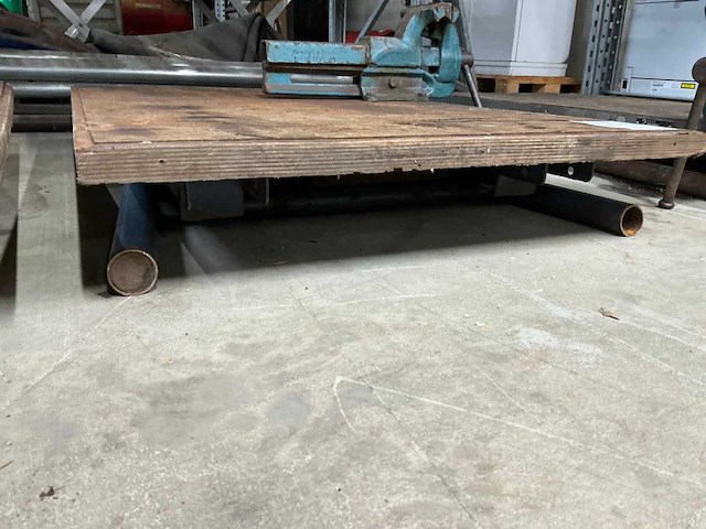 Inklapbare werktafel met bankschroef - afbeelding 5 van  5