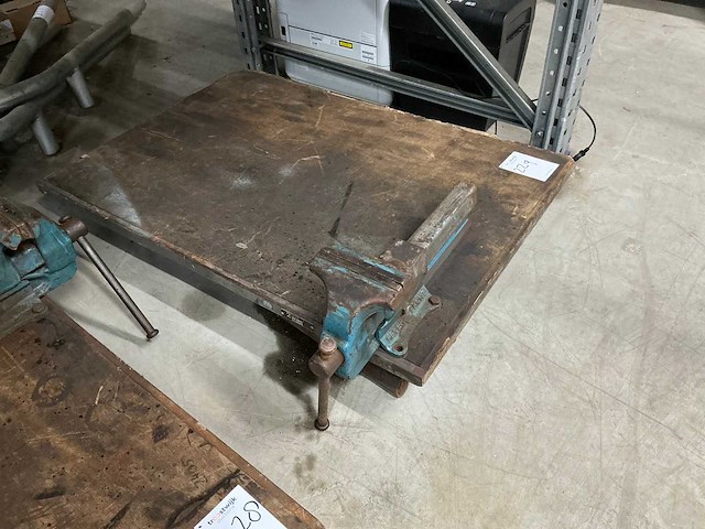 Inklapbare werktafel met bankschroef - afbeelding 1 van  4