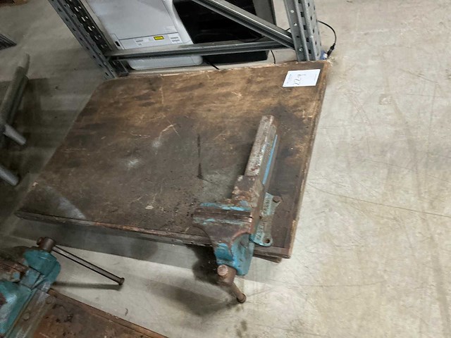 Inklapbare werktafel met bankschroef - afbeelding 2 van  4