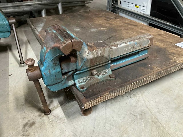 Inklapbare werktafel met bankschroef - afbeelding 3 van  4