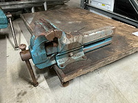 Inklapbare werktafel met bankschroef - afbeelding 3 van  4