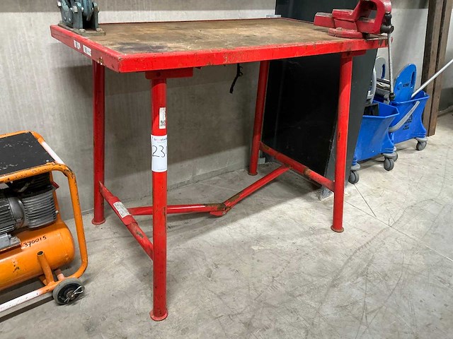 Inklapbare werktafel met bankschroef - afbeelding 2 van  5