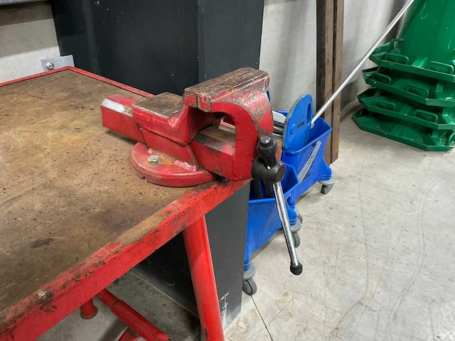 Inklapbare werktafel met bankschroef - afbeelding 4 van  5