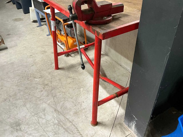 Inklapbare werktafel met bankschroef - afbeelding 5 van  5