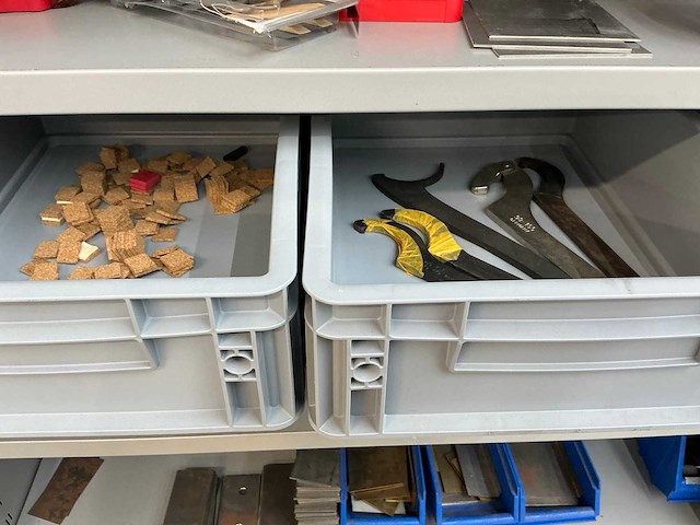 Inofec werkplaatskast met inhoud - afbeelding 9 van  12