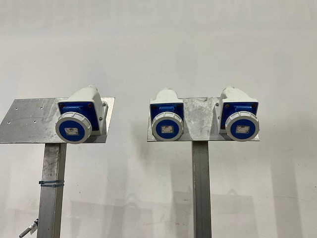 Inox paal met stopcontact (2x) - afbeelding 4 van  6