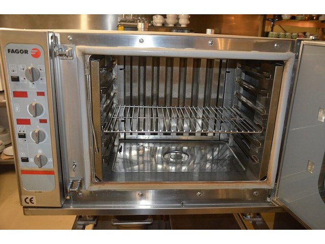 Inox stoomoven fagor hme-6/11 3000kw op 400v op inox tafel , 16 inox bakken - afbeelding 6 van  9