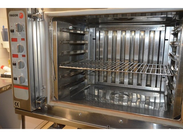 Inox stoomoven fagor hme-6/11 3000kw op 400v op inox tafel , 16 inox bakken - afbeelding 7 van  9