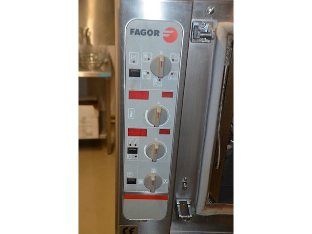Inox stoomoven fagor hme-6/11 3000kw op 400v op inox tafel , 16 inox bakken - afbeelding 8 van  9