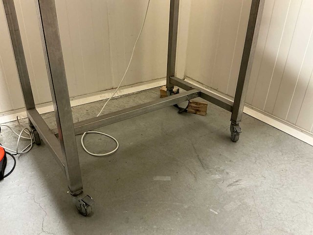 Inox werkstation - afbeelding 3 van  3