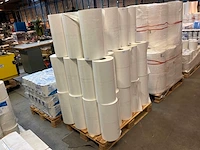 Inpak materiaal. papier met plastic laag 50x50cm (43x)