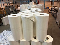 Inpak materiaal. papier met plastic laag 50x50cm (43x) - afbeelding 2 van  4