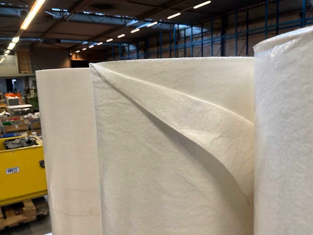 Inpak materiaal. papier met plastic laag 50x50cm (43x) - afbeelding 3 van  4