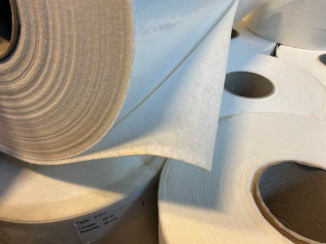 Inpak materiaal. papier met plastic laag 50x50cm (52x) - afbeelding 4 van  5