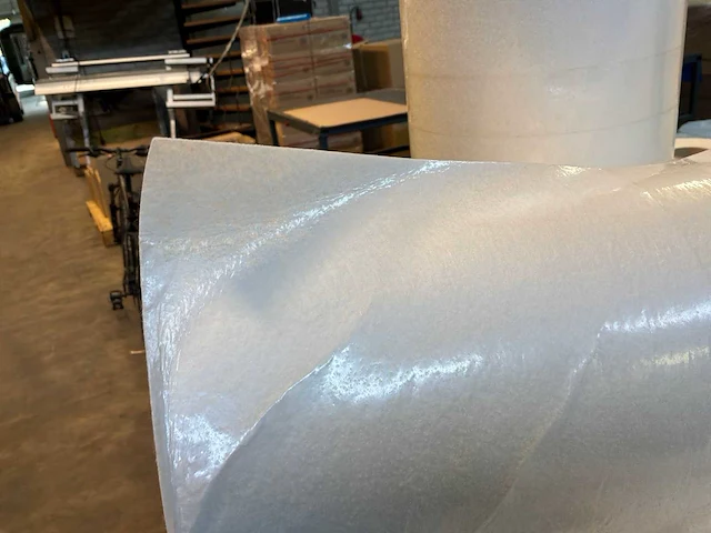 Inpak materiaal. papier met plastic laag 50x50cm (52x) - afbeelding 5 van  5