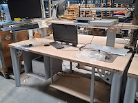 Inpakbalie met 2x weegschaal en 2x printer