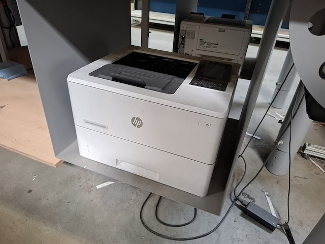 Inpakbalie met 2x weegschaal en 2x printer - afbeelding 9 van  11