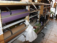 Inpakmaterialen en linten in baliemeubel. excl. kadopapierhouders. - afbeelding 1 van  4