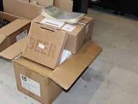 Inpakmaterialen t.b.v. bierpakketten w.o. draagtassen en cellofaan. - afbeelding 1 van  3