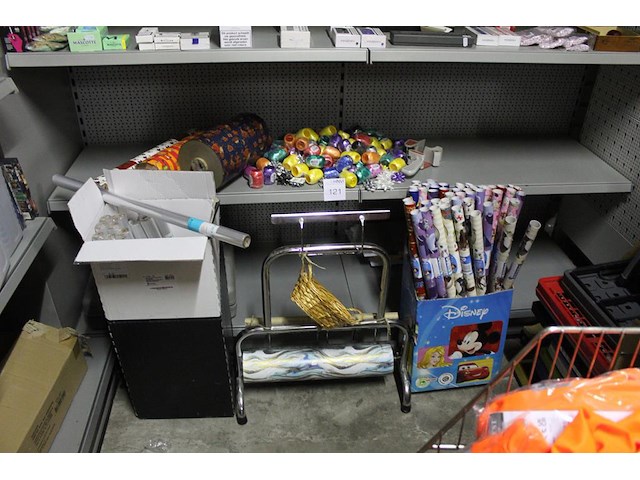 Inpakmaterialen w.o. kadopapier, kadofolie, papierrolhouder, kadolint etc. - afbeelding 1 van  2