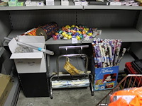 Inpakmaterialen w.o. kadopapier, kadofolie, papierrolhouder, kadolint etc. - afbeelding 1 van  2