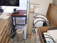 Inpakmaterialen w.o. sealfolie en 3 rollen inpakpapier. - afbeelding 1 van  3