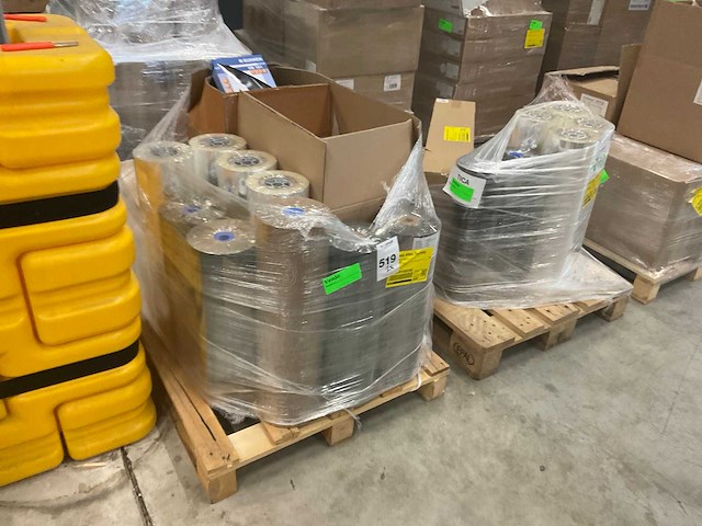 Inpakpapier, folie, lint, lijmpistool (2x) - afbeelding 1 van  10