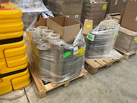 Inpakpapier, folie, lint, lijmpistool (2x) - afbeelding 1 van  10