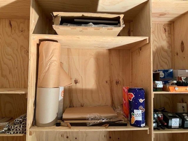 Inpakpapier houder + inpakpapier - afbeelding 1 van  4