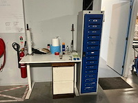 Inpaktafel met diverse gereedschappen en postvakjeskast - - afbeelding 2 van  8