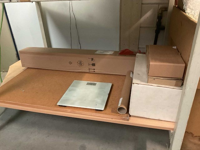 Inpaktafel met lamp en divers toebehoor - afbeelding 5 van  6