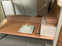 Inpaktafel met lamp en divers toebehoor - afbeelding 5 van  6