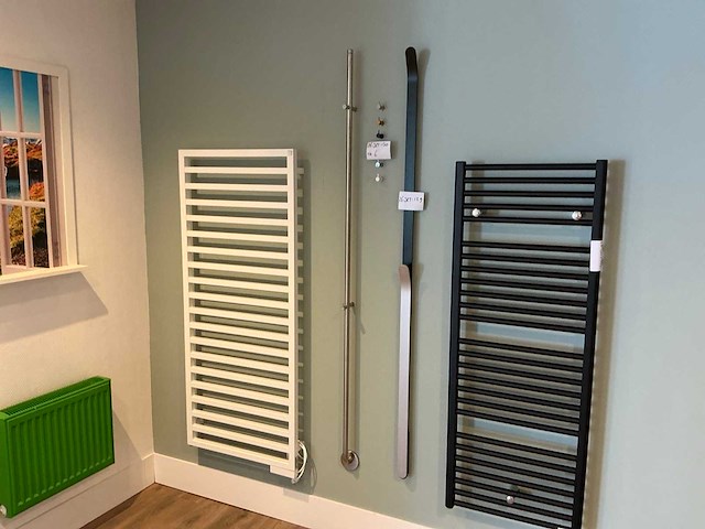 Inr - handdoek radiator 170 cm - afbeelding 1 van  6