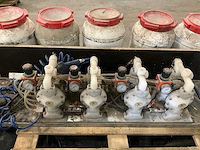 Inrichting werkbus t.b.v. isoleren. bestaande uit: roda 2cv-100 prof compressor, spuitslangen, pompen en regelaars - afbeelding 2 van  8