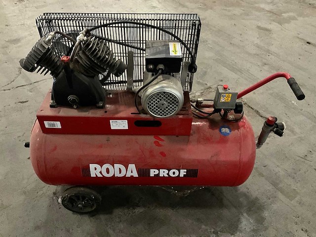 Inrichting werkbus t.b.v. isoleren. bestaande uit: roda 2cv-100 prof compressor, spuitslangen, pompen en regelaars - afbeelding 3 van  8