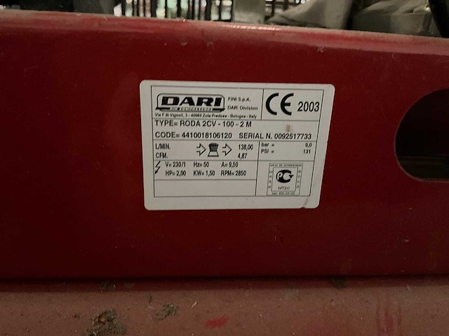 Inrichting werkbus t.b.v. isoleren. bestaande uit: roda 2cv-100 prof compressor, spuitslangen, pompen en regelaars - afbeelding 8 van  8